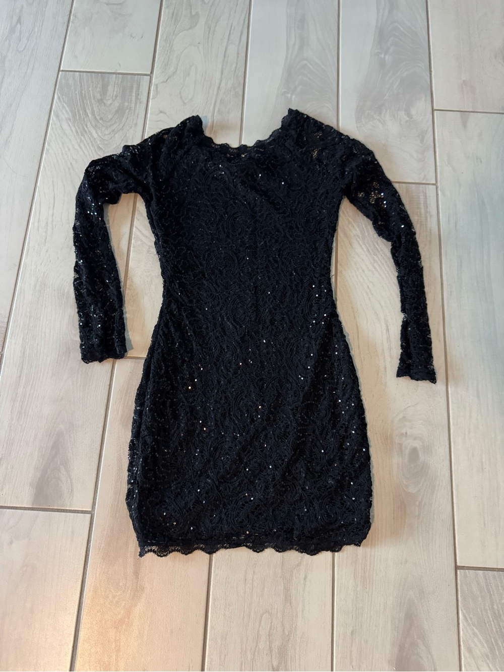 Sequin Hearts Black Lace Long-Sleeve Bodycon Dress - Picture 2 of 3